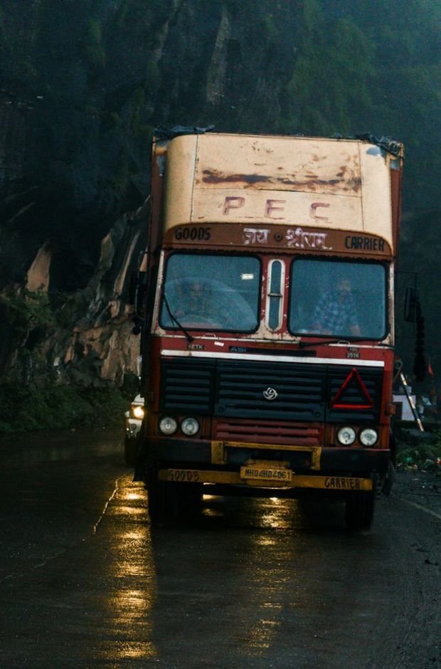 Transport & warehousing